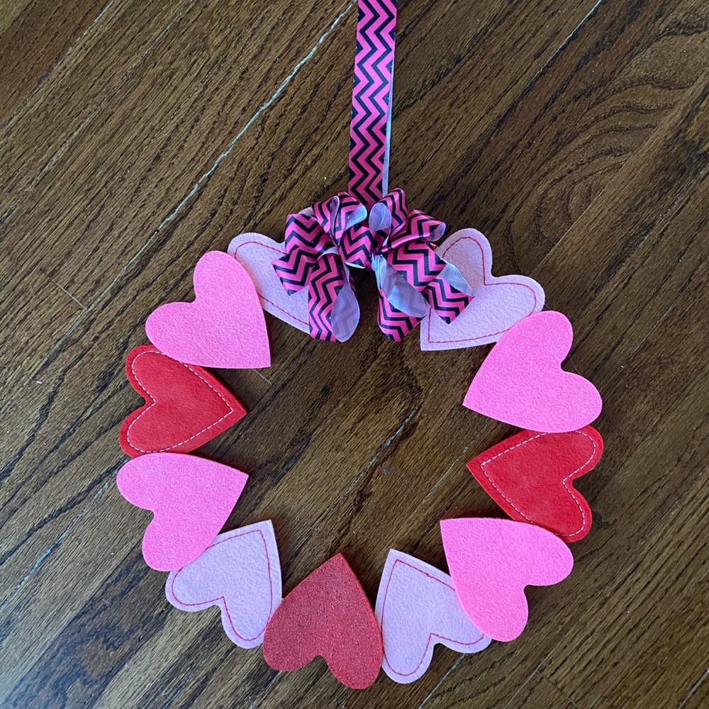 Hand Crafted Valentine’s Wreath - HOST PICK X 4
